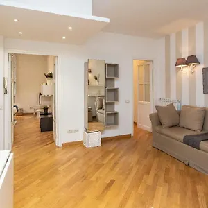 https://vittoria-rental-in-rome.it-romehotels.com